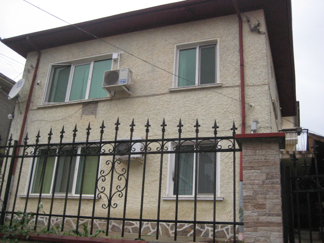 Къща с двор, ID: 4050 Къща с двор, ID: 4050